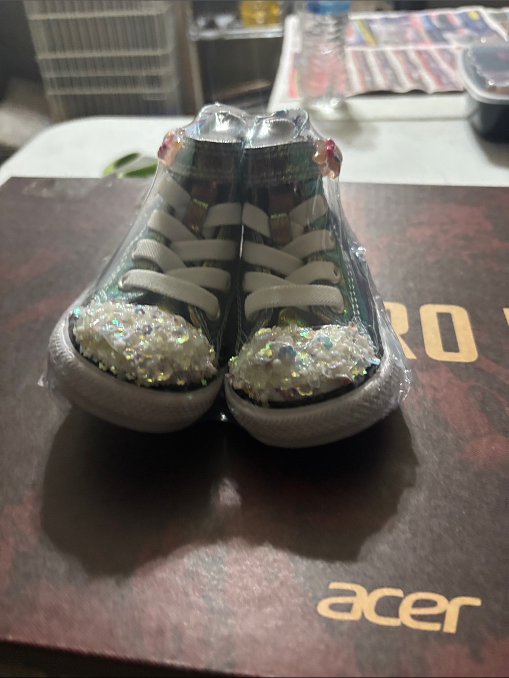 Kids Glitter Toe High-Top converse Sneakers in iridescent colors and White